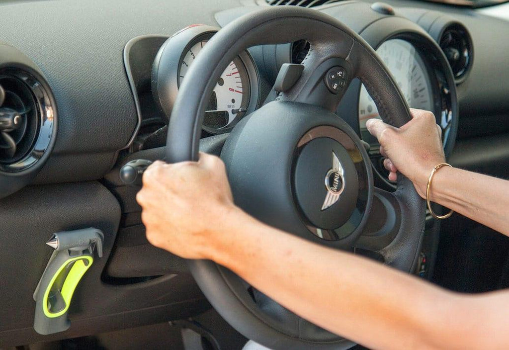 Ultimate Escape Tool, Seatbelt Cutter/Window Breaker